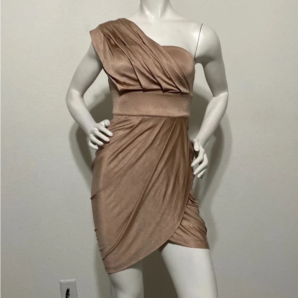 Bebe “NEW” One Shoulder Fitted Gathered Pleated Silky Tan Dress Size XS